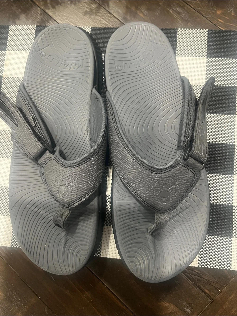 Gray Men's Thong Sandals with Textured Footbed